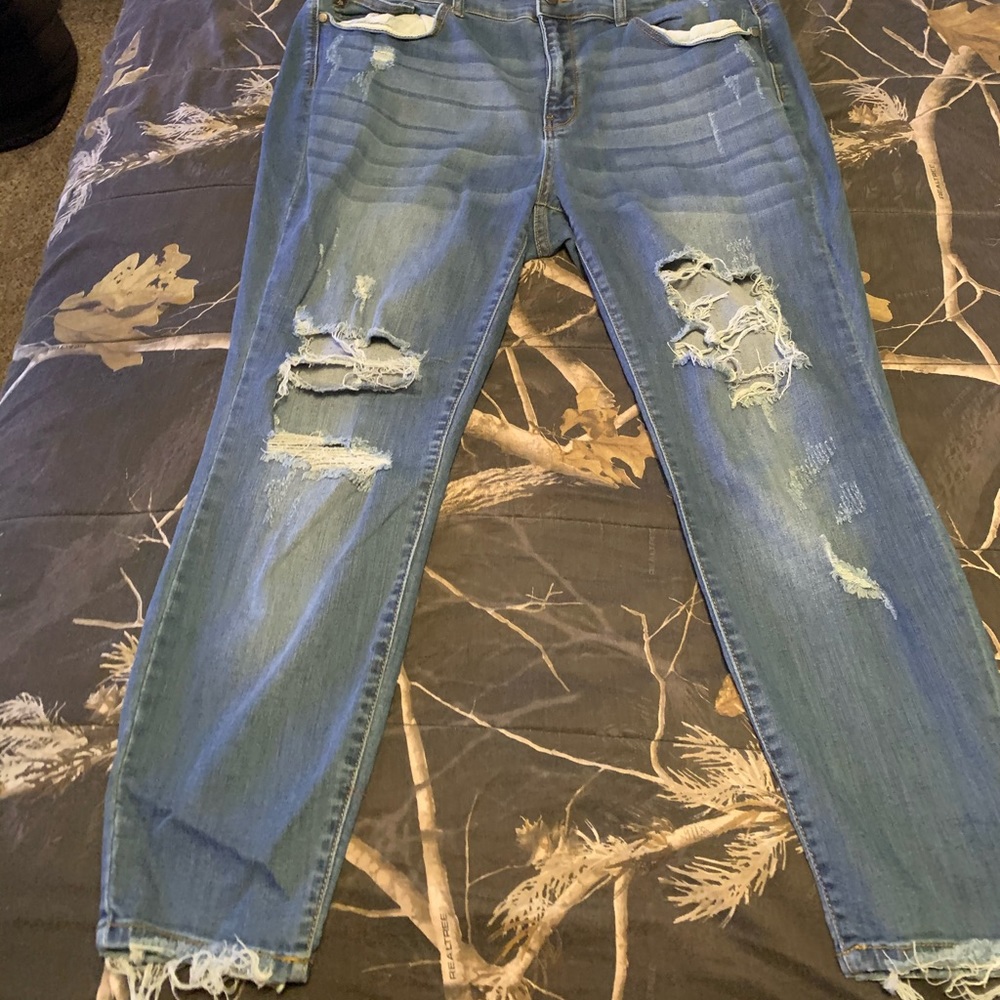 Judy Blue distressed jeans, perfect for summer!